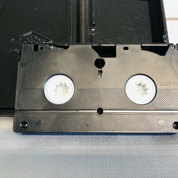 PINOCCHIO VHS Home Video Tape The Classic Walt Disney Clamshell Case - Picture 4 of 8